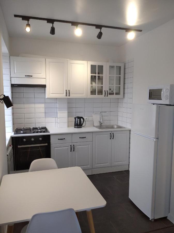 White Apartment Poltava Esterno foto