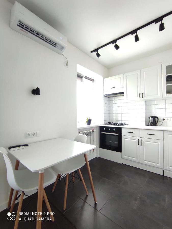 White Apartment Poltava Esterno foto