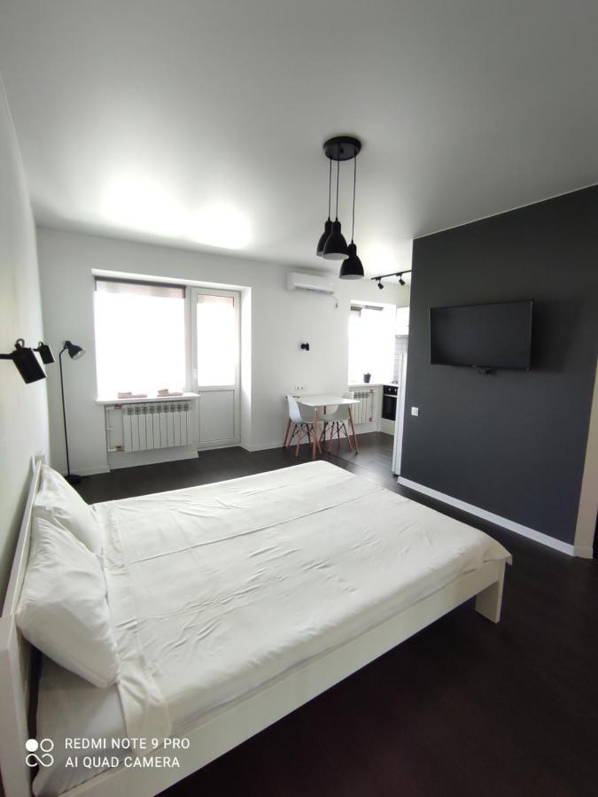 White Apartment Poltava Esterno foto